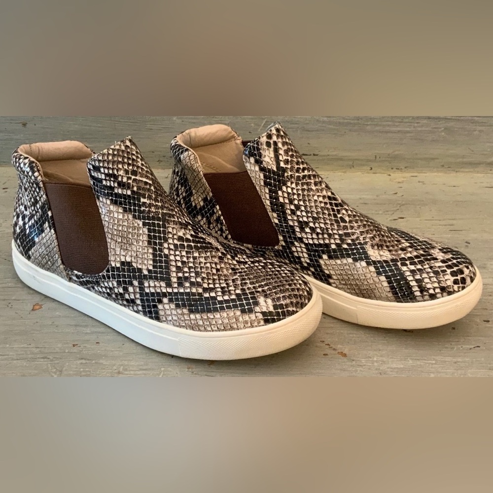 Coconuts by Matisse Size6 Faux Snake Skin Mid Top Sneaker GC
